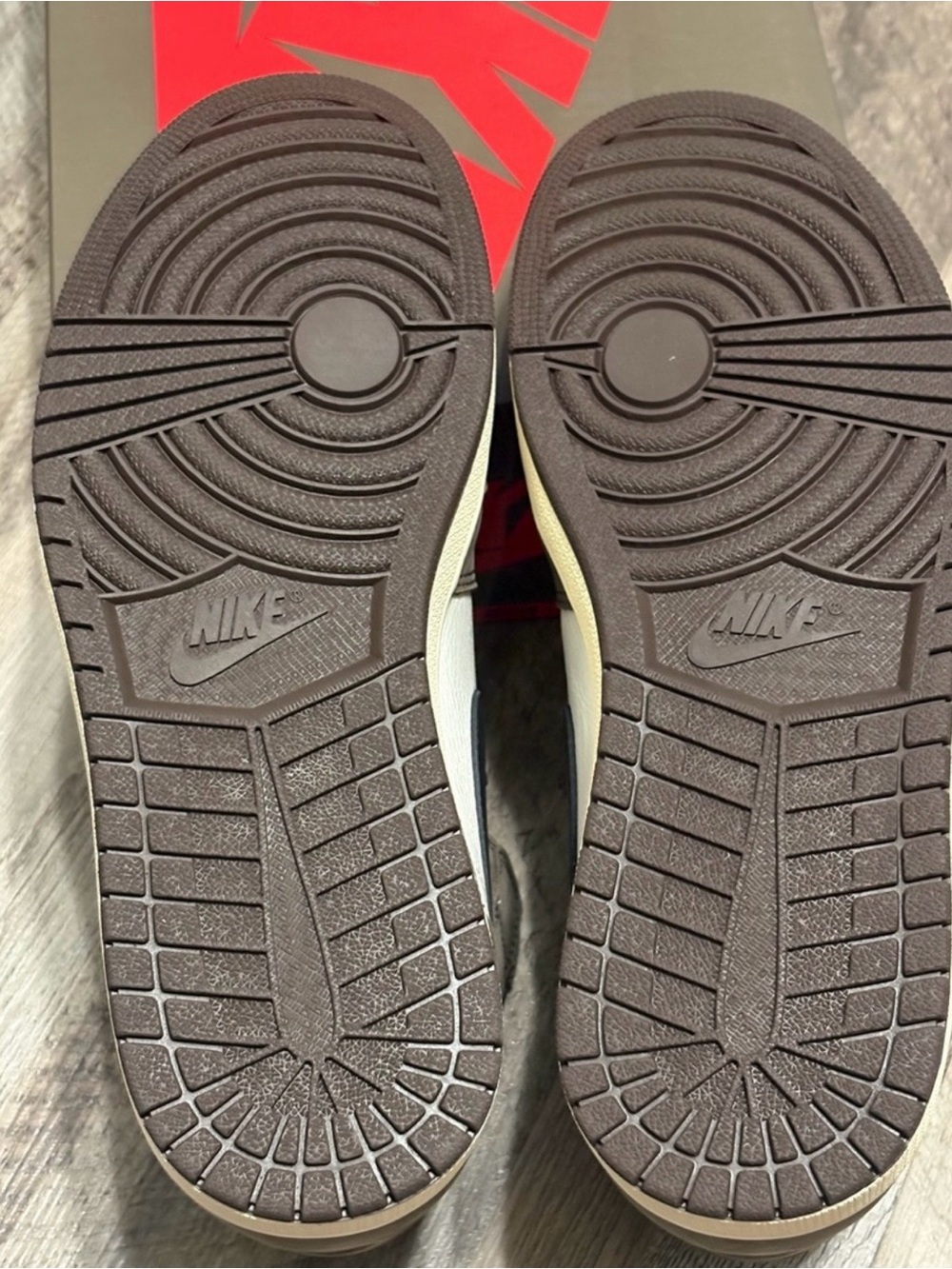 Air Jordan 1 High OG SP - Travis Scott “Mocha” ☕️ - Picture 7 of 10